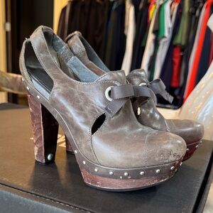 Women's Gray Ugg 5” Heels Sz 7.5